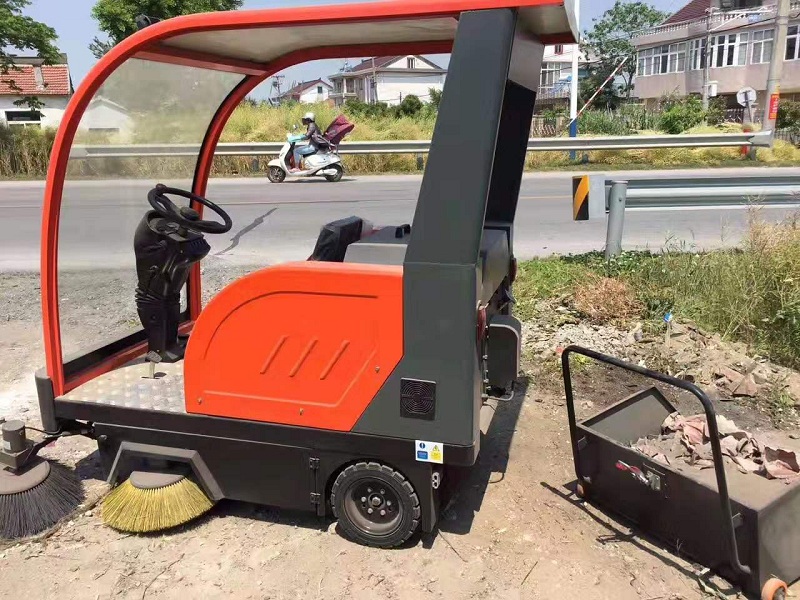 夏季使用掃地機(jī)注意事項